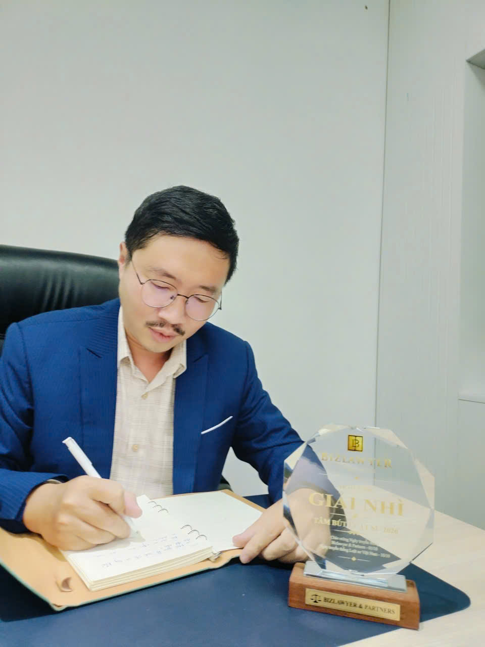 Luat Su Hoang Manh Dung - Bizlawyer