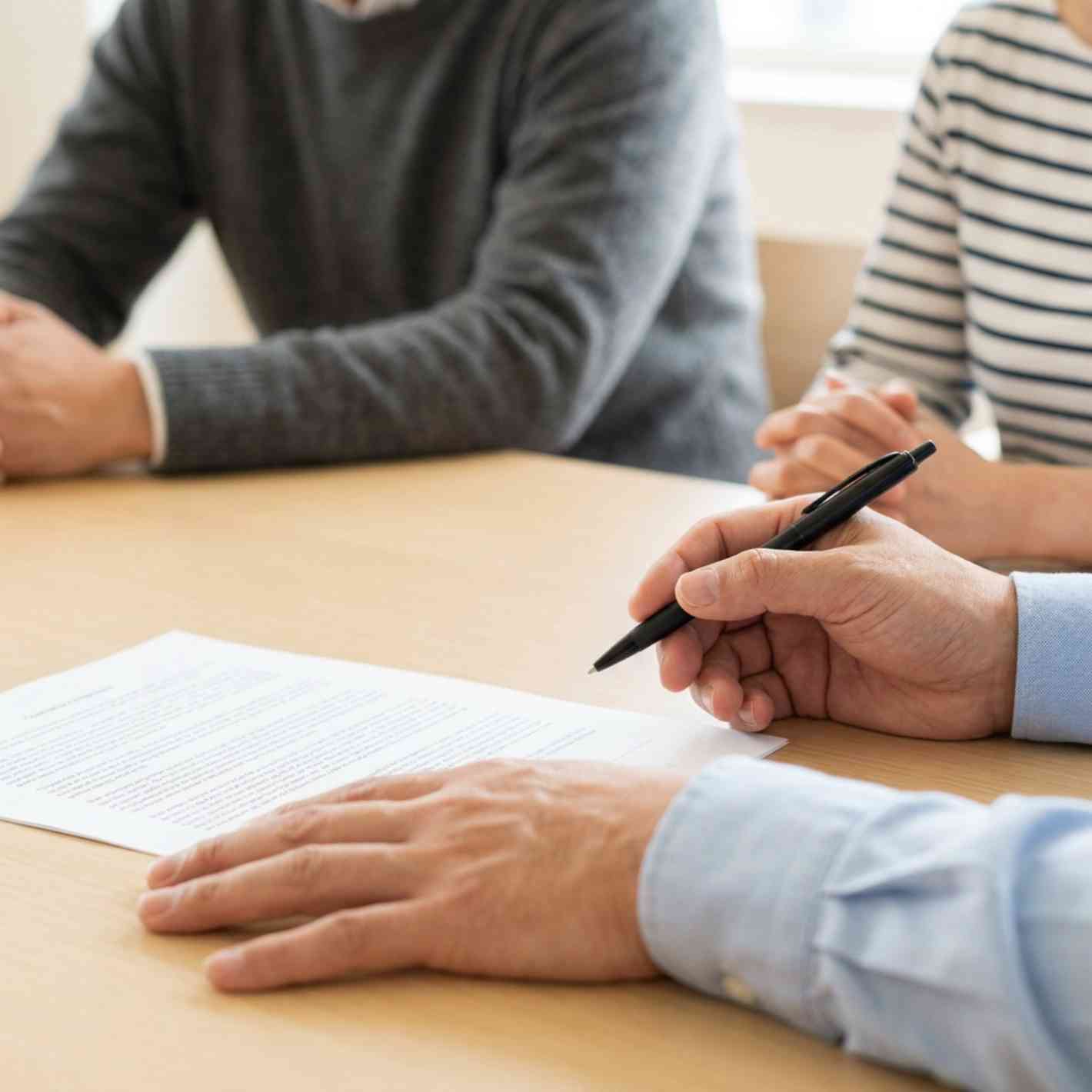 Quyền Khởi Kiện Người Quản Lý Công Ty Cổ Phần - Bizlawyer